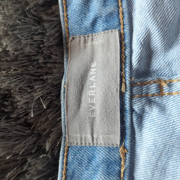 Everlane Original Cheeky Jean in Stone-washed Sky - Picture 9 of 16